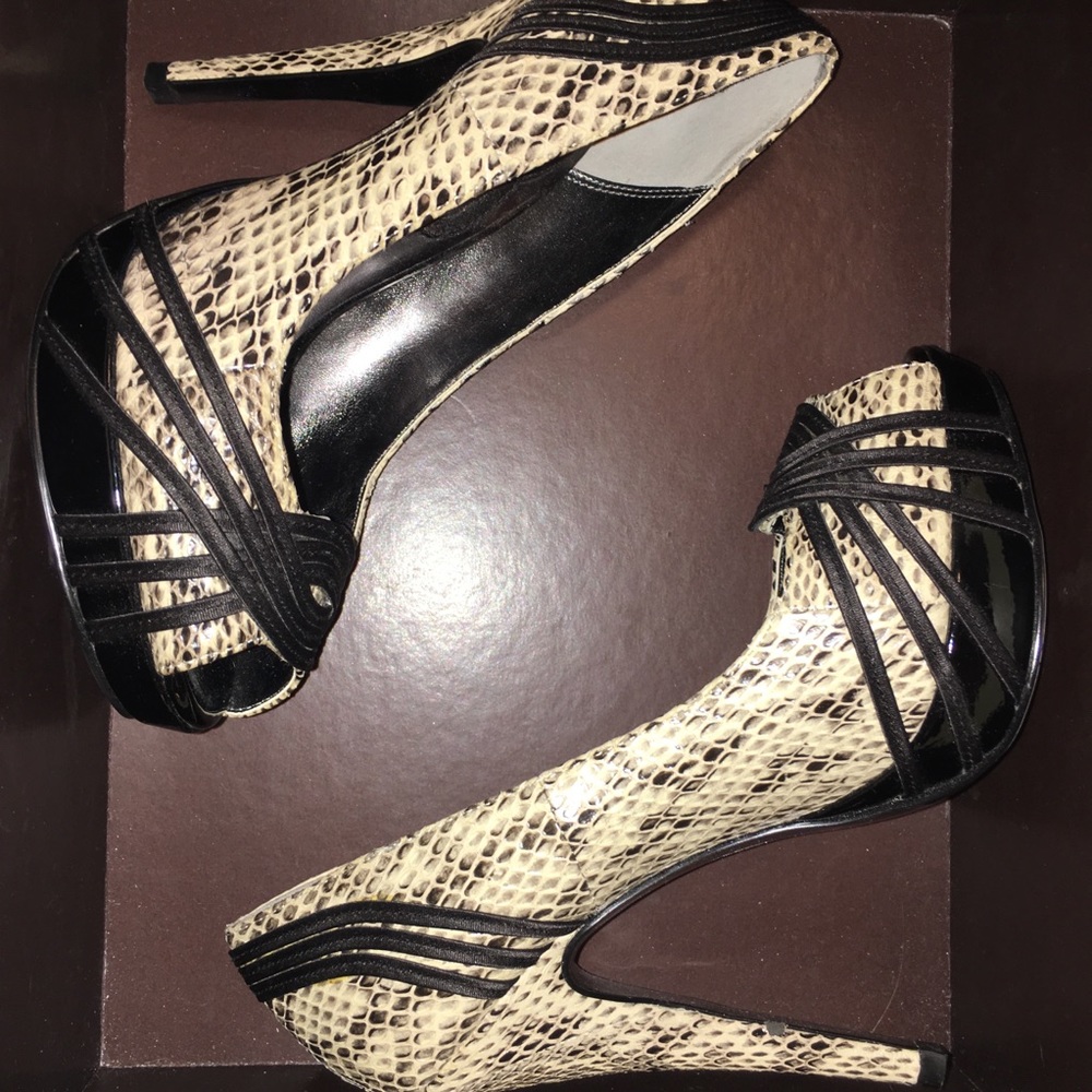 Charles x Charles David Primm Snakeskin Pump - 5.5